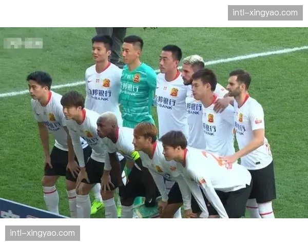 青岛西海岸11个失球防守垫底 升班马面临严峻保级压力